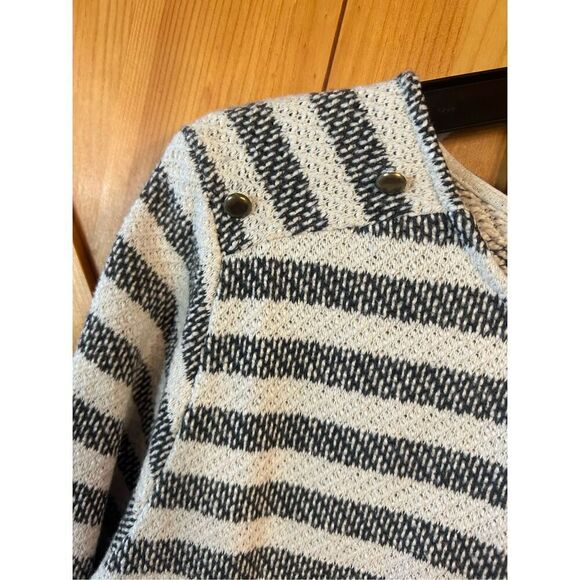 Springfield XL Sweater Striped White/Black Accent Buttons On Shoulders (3979) - Picture 3 of 6